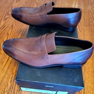 NEW Hugo Boss Kensington Loafer size 6 but fit like a size 9.  Brand New